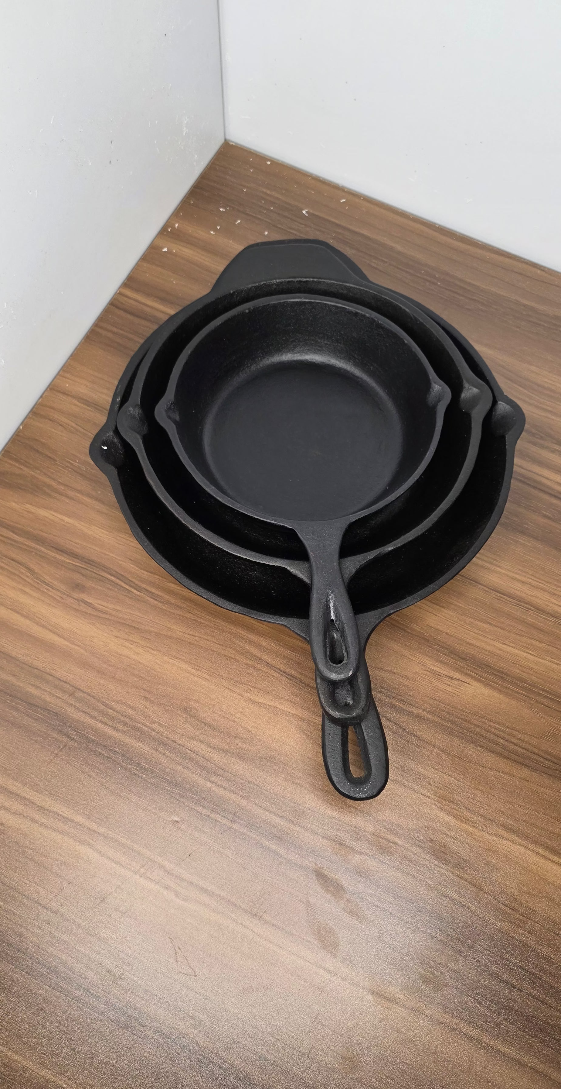 Set of 3 Skillet (20, 25, 30) with Leather Handle
