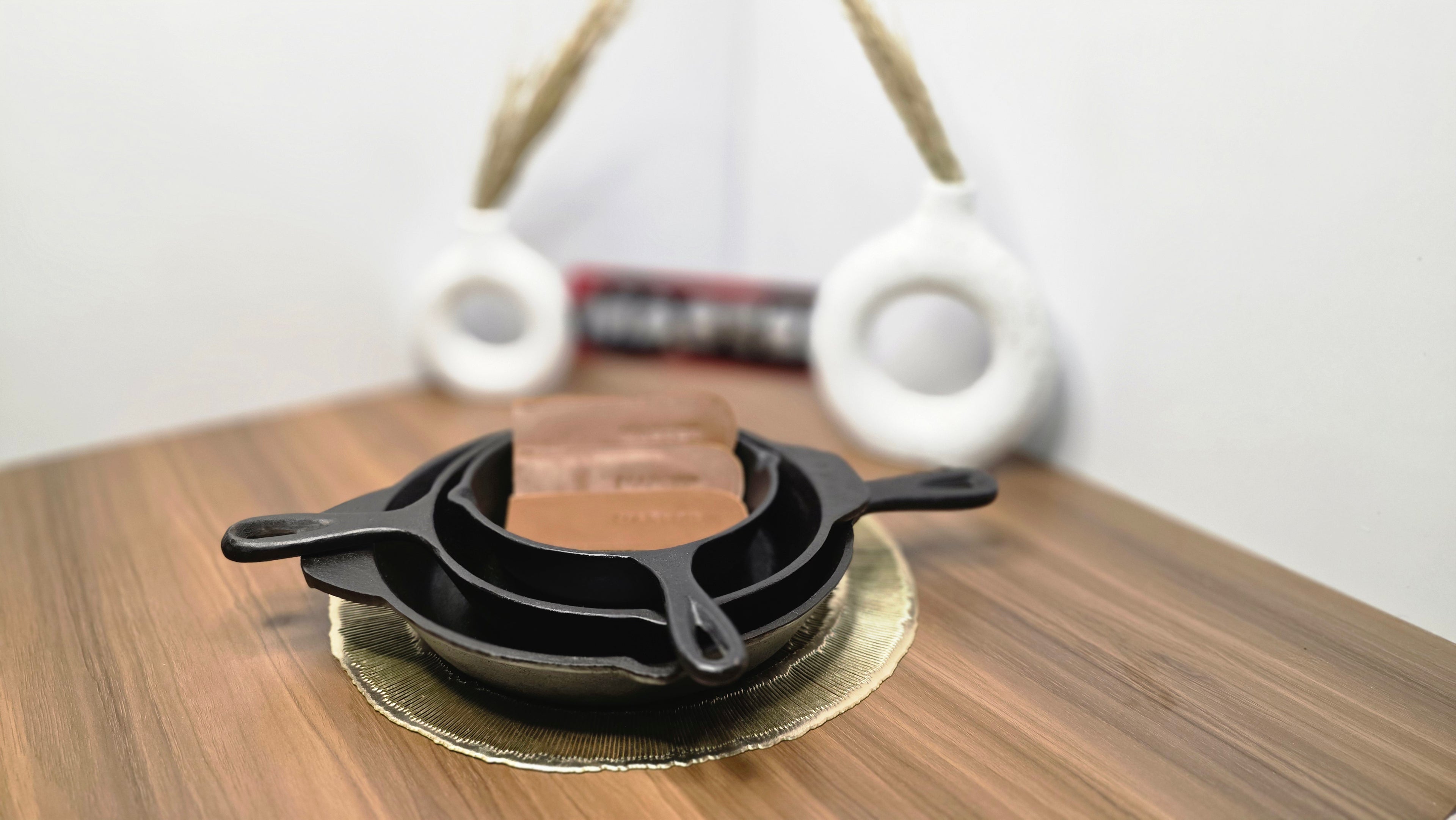 Set of 3 Skillet (20, 25, 30) with Leather Handle