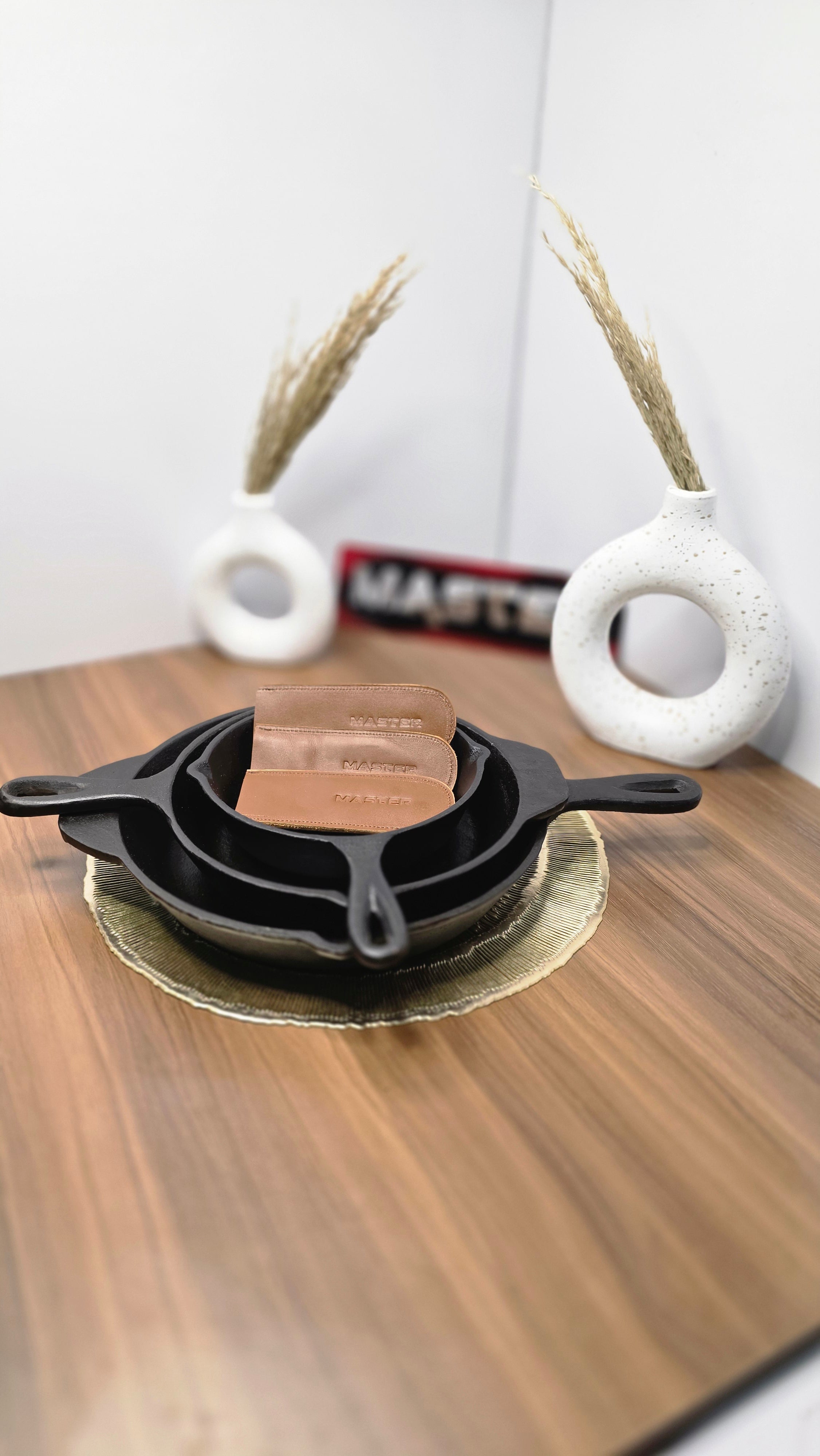 Set of 3 Skillet (20, 25, 30) with Leather Handle